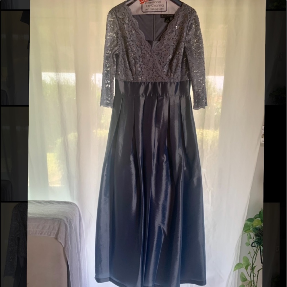 Women’s evening/wedding gown